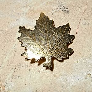 Vintage 1970s stencil gold Canada Maple leaf cottagecore f grandmillenial